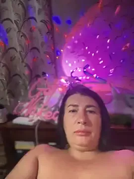 Runarunapi – webcam model profile photo Image 6