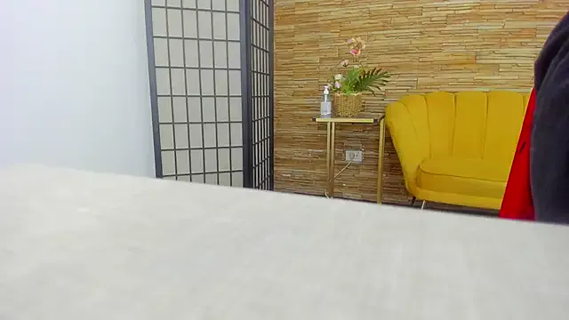 Runarunapi – webcam model profile photo Image 4