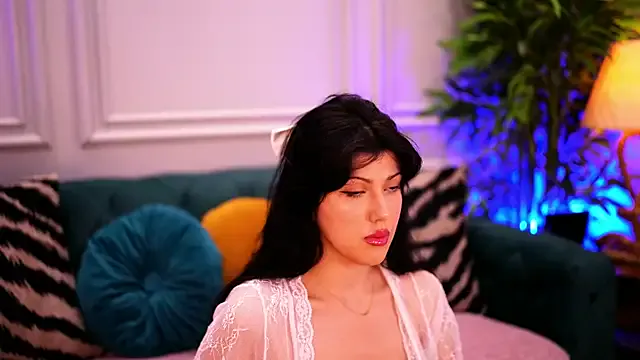 CurlyElisa – webcam model profile photo Image 9