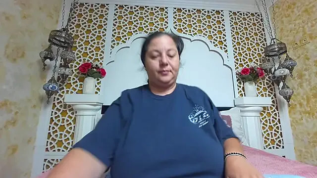 Runarunapi – webcam model profile photo Image 11