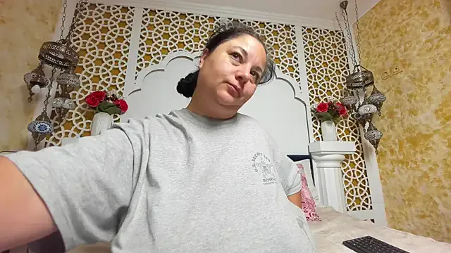 Runarunapi – webcam model profile photo Image 13