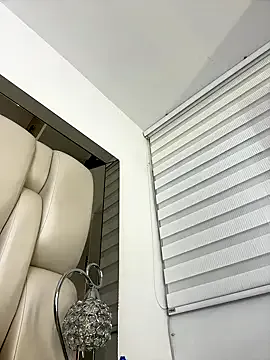 STRIP_GLOW – webcam model profile photo Image 10