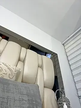 STRIP_GLOW – webcam model profile photo Image 13