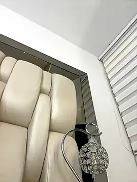 STRIP_GLOW – webcam model profile photo Image 14