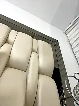 STRIP_GLOW – webcam model profile photo Image 17