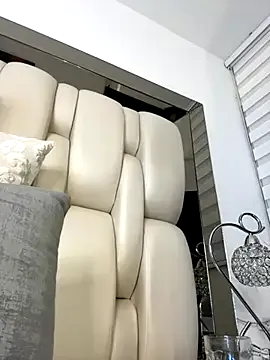 STRIP_GLOW – webcam model profile photo Image 18