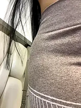 STRIP_GLOW – webcam model profile photo Image 7