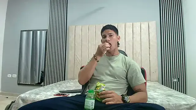 Runarunapi – webcam model profile photo Image 13