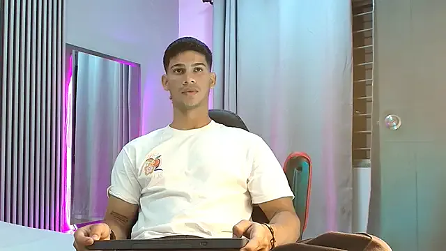 Runarunapi – webcam model profile photo Image 14