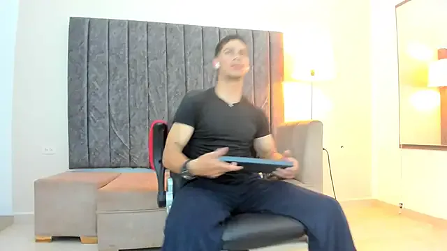 Runarunapi – webcam model profile photo Image 8