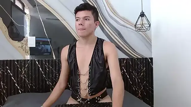 travonidas – webcam model profile photo Image 5