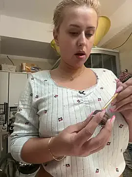 Runarunapi – webcam model profile photo Image 3