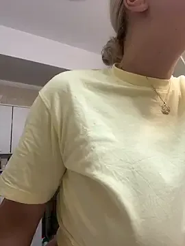 Runarunapi – webcam model profile photo Image 5