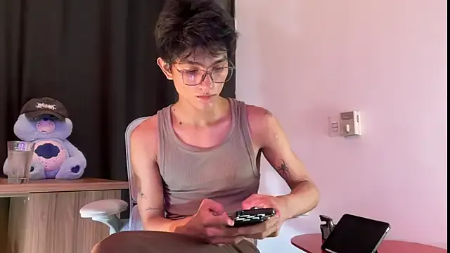 paroncho – webcam model profile photo Image 3