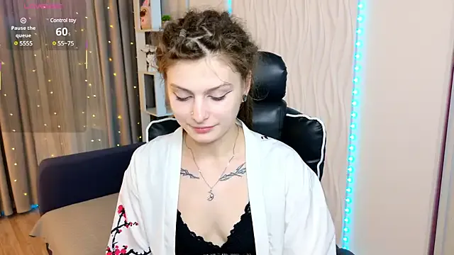 helenamoeller – webcam model profile photo Image 5