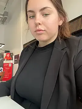 Hiiichan88 – webcam model profile photo Image 3