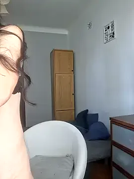 luck-005 – webcam model profile photo Image 12