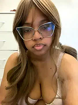 keirasworld – webcam model profile photo Image 4