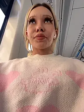 winter11 – webcam model profile photo Image 16