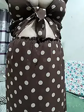 CurlyElisa – webcam model profile photo Image 3