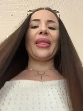 Runarunapi – webcam model profile photo Image 4