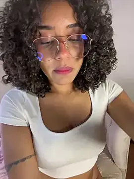 SEXBAEL – webcam model profile photo Image 5