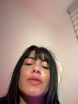 Kiki_hammyy – webcam model profile photo Image 3