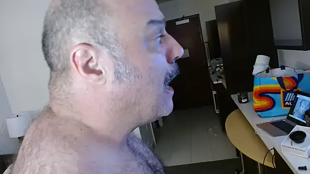 _2strangers – webcam model profile photo Image 15