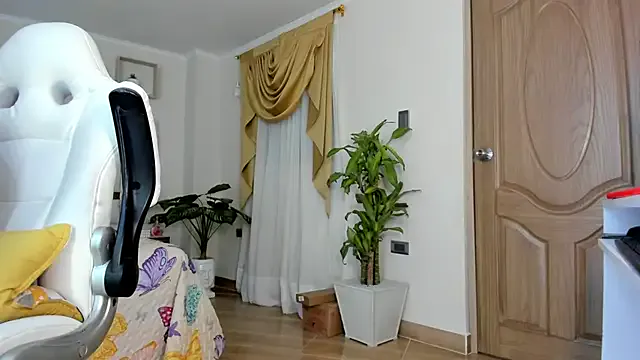 Runarunapi – webcam model profile photo Image 5