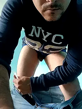 travonidas – webcam model profile photo Image 9