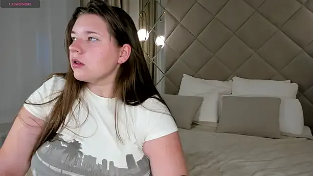 Runarunapi – webcam model profile photo Image 2