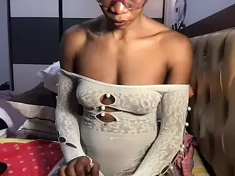 Runarunapi – webcam model profile photo Image 4