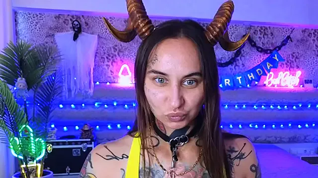 Runarunapi – webcam model profile photo Image 13