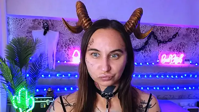 Runarunapi – webcam model profile photo Image 17