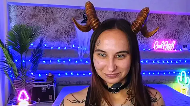 Runarunapi – webcam model profile photo Image 6