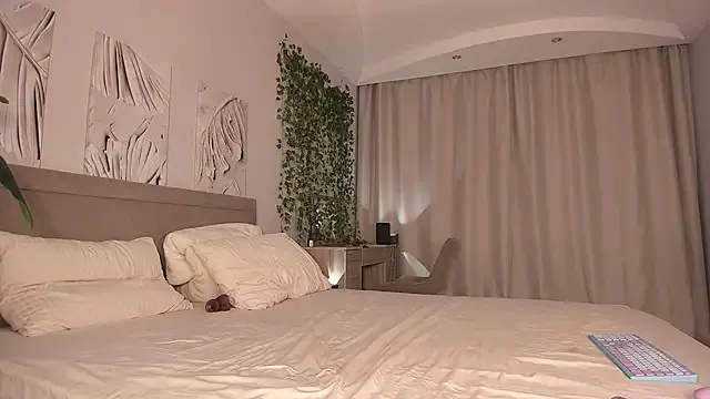 Runarunapi – webcam model profile photo Image 13