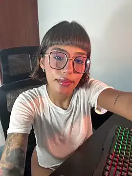 Runarunapi – webcam model profile photo Image 5