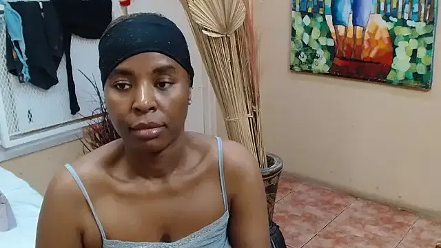 TweetiePieXXX – webcam model profile photo Image 4