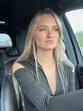 Runarunapi – webcam model profile photo Image 11