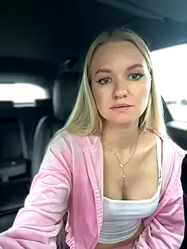 Runarunapi – webcam model profile photo Image 3