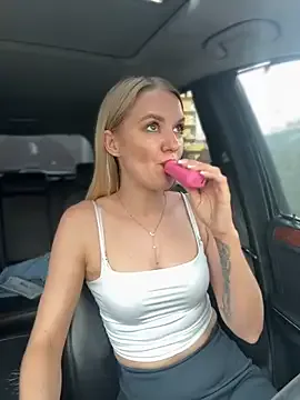 Runarunapi – webcam model profile photo Image 6