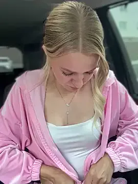 Runarunapi – webcam model profile photo Image 9