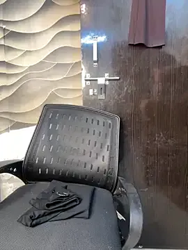 Runarunapi – webcam model profile photo Image 10