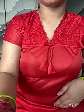 Runarunapi – webcam model profile photo Image 4