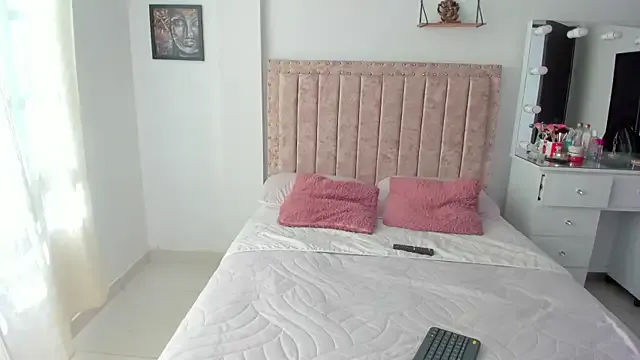 NicoleCut – webcam model profile photo Image 7