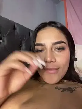 Runarunapi – webcam model profile photo Image 13