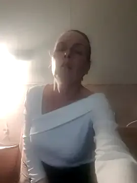 Runarunapi – webcam model profile photo Image 8