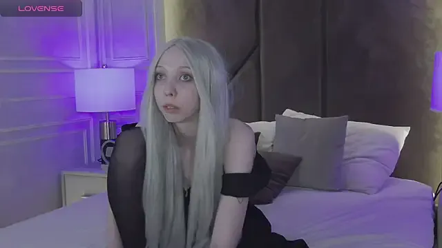 LittleMissEeve – webcam model profile photo Image 7