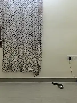 Lola_Hale – webcam model profile photo Image 2