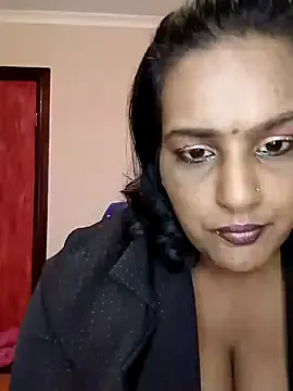 Runarunapi – webcam model profile photo Image 16